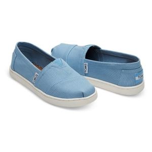 Youth Tom's Size 3.5 Cornflower Blue NWT